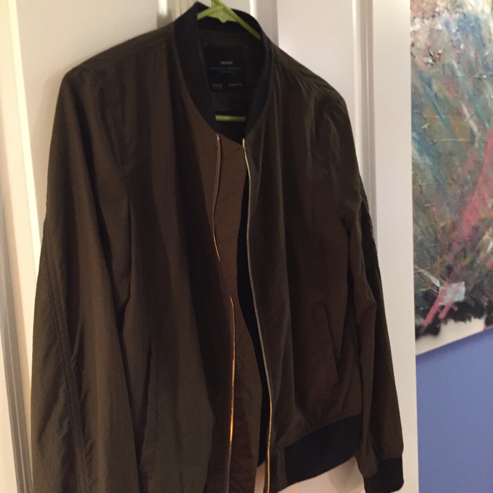 ZARA BASIC. Olive Green Bomber jacket. Size S.